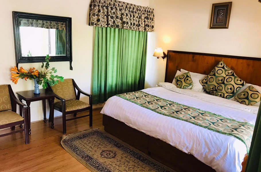 Executive-Room-Parhena-Coattages-2